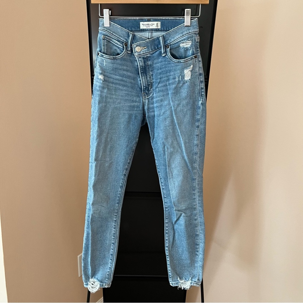 Abercrombie & Fitch The Super Shinny Ankle High Rise Jeans Light Wash Size 24